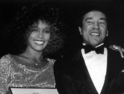 Whitney Houston congratulates 1990 Inductee, Smokey Robinson.