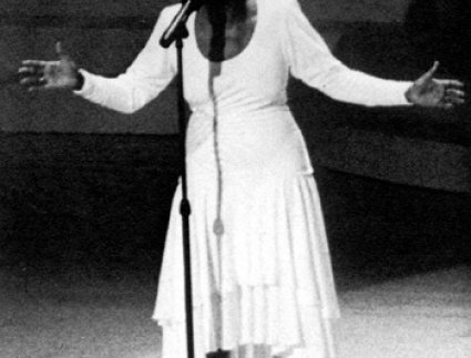 Anita Baker sings 
