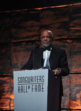 Berry Gordy accepts Pioneer Award