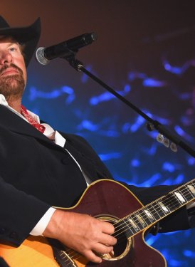 Toby Keith performs Clancys Tavern