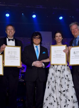 Claire Creatore, Peter Raleigh, John Titta, Caroline Bienstock and David Hirshland accepting Towering Song Award