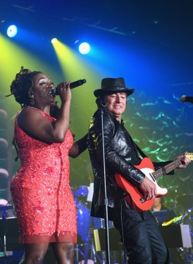 Ledisi Young and Richie Sambora perform a medley of songs for Willie Dixon