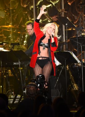 Lady Gaga performs Linda Perry's Whats Up