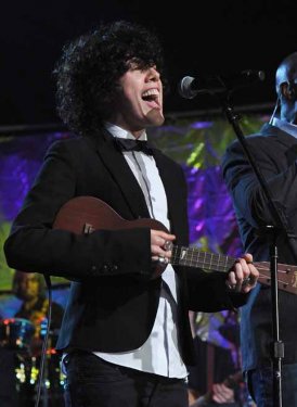LP performs for Woody Guthrie's Pioneer Award