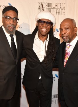 Kenneth Gamble (l) and Leon Huff (r) inducting Nile Rodgers at the 2016 SHOF Annual Awards Gala