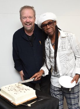 Schlitz and Rodgers cutting their celebratory cake