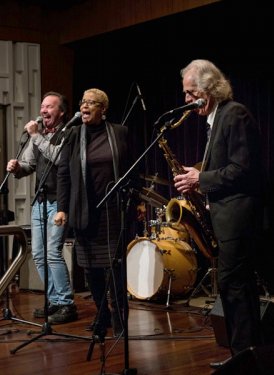 Cropper performs with friends