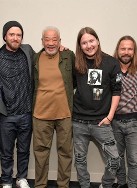 From left: SHOF Board Member and West Coast Events Chair Mary Jo Mennella, Justin Timberlake, SHOF Inductee Bill Withers, Shellback, Max Martin and SHOF Board Member and UMPG President Evan Lamberg